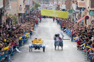 Los Autos Locos de Petrer vuelven a rugir: diversión y solidaridad en las calles