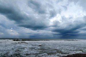 La vaguada retrógrada golpea la Comunitat Valenciana y avanza el otoño: paraguas a mano y alguna chaqueta a partir de este miércoles