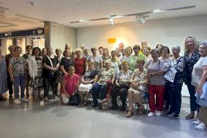 Las Amas de Casa de Alcàsser celebran una jornada de convivencia en Benidorm