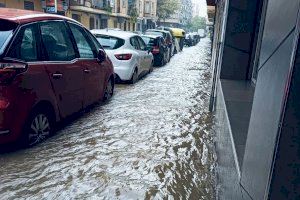 VÍDEO | Se cae el cielo en Gandia: una impresionante tromba de agua inunda las calles en pocos minutos