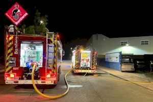 Arde un taller de coches en el Polígono Industrial de Catral