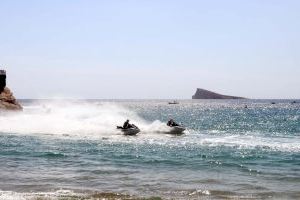 Los mejores pilotos de motos de agua en el país se disputan en Benidorm el Campeonato de España