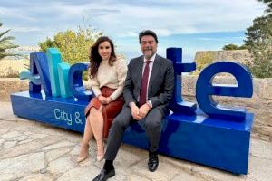 Alicante celebra el Día Mundial del Turismo con un acto en el que reconoce la labor de Ramón Riquelme y del hotel Casa Alberola