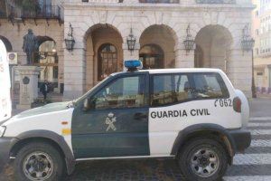 Un Guardia Civil fuera de servicio salva la vida de un hombre en estado grave y encerrado en casa en Gandia