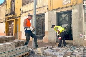 Comencen les labors d'instal·lació d'empedrat en la segona fase del carrer Trinitat