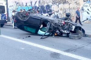 Aparatoso accidente en el centro de Valencia: Un coche se estrella a gran velocidad en Guillem de Castro