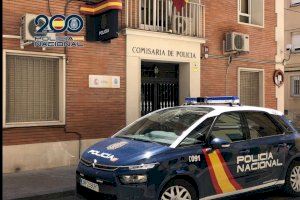 Tensión en Alcoi: Un francotirador apostado en un edificio acribilla con balines a la policía