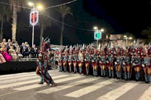 Peníscola ha posat el colofó final a la seua Festa Mora i Cristiana amb la desfilada d'eixida de la fortalesa