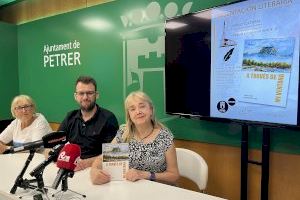 Petrer acoge la presentación literaria del libro "A través de mi ventana" de Mari Cruz Pérez Ycardo, con poemas inéditos de Maruja Ycardo