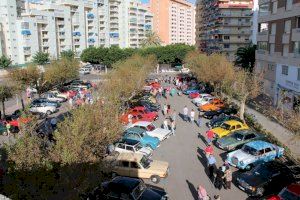 Imagen de archivo de una concentración de coches clásicos en Oropesa