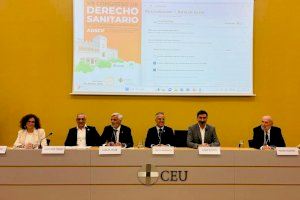 El presidente del CECOVA, Juan José Tirado, en durante su intervención en la mesa redonda “Ámbito competencial de diagnóstico en las profesiones sanitarias. Delimitación de Responsabilidades”