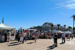 Los comercios de Peñíscola participan en la feria de Botigues al Carrer