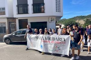 La Vall d'Uixó se une en una sola voz contra el cáncer con una masiva X Marcha solidaria