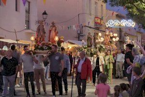 La procesión de San Miguel pone punto y final a las fiestas del barrio de la Ermita en Villajoyosa