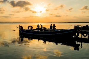 Zarpan las primeras barcas eléctricas en la Albufera: Más velocidad y más silencio Los trayectos durarán más tiempo