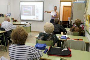 Benicàssim combate la brecha digital a través de cursos gratuitos para promover la autonomía y competencias digitales