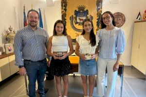 Recepción oficial de las gimnastas maniseras Adriana y Martina Martí