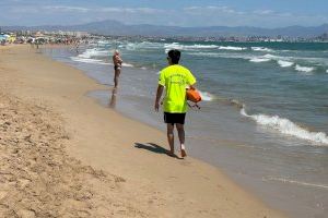 El servicio de salvamento y socorrismo en las playas de Elche seguirá activo en octubre