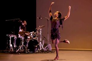 L’espectacle de dansa «The Disappearing Act» explora els vincles entre el flamenc i altres formes d’expressió corporal al Paranimf de l’UJI