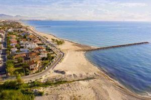 Almassora se prepara para la regeneración: la playa recibirá una gran aportación de arena