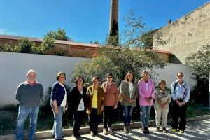 La delegada del Consell en Castellón visita Albocàsser y anima a participar en la Feria de la Almendra