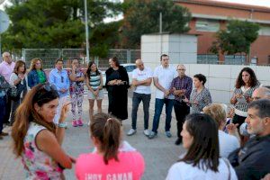 Ballester atiende las sugerencias de los vecinos de Nueva Onda en una nueva edición de ‘Barri a Barri’