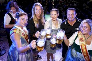 La “apertura del barril” abre la Oktoberfest de La Nucía 2024