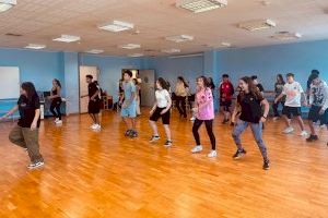 El Centre Municipal de les Arts comienza los talleres de danza con estudiantes de colegios e institutos de Burriana