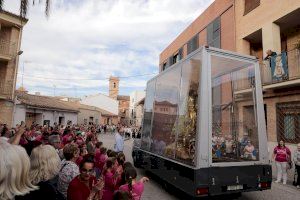 La imagen peregrina de la Virgen de los Desamparados visita  Alfara del Patriarca