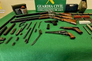 La Guardia Civil desmantela una trama de tráfico ilegal de armas y municiones en Valencia