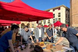 La plaza mayor se llena de vida con cientos de familias con motivo del Día de los Juegos