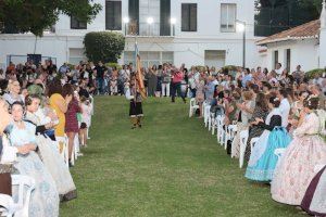 La Falla Santos Patronos de Torrent celebra su tradicional Homenaje a la Real Senyera