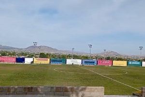 Aspe resiembra el campo de fútbol municipal Las Fuentes