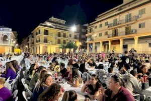 Una exposición y varias tiradas en el cohetódromo, una dansà y una cena de ‘germanor’ marcan el inicio de la celebración del 9 d’Octubre