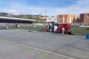 Deportes informa que han arrancado las obras de instalación del nuevo césped artificial del Campo de Fútbol Beltrán Báguena