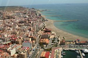 Un catastro desactualizado, un mercado inmobiliario al alza y el incremento de los costes del Ayuntamiento, explican el IBI en Santa Pola