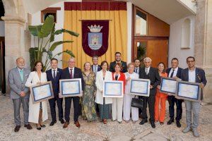 Ontinyent destaca el seu "ADN solidari" en el lliurament dels premis "9 d'octubre"