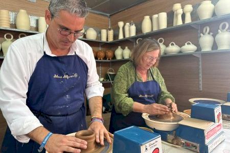 La delegada del Consell en Alicante participa en la inauguración de la Feria Artesanal y Gastronómica de Agost