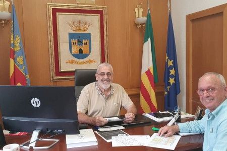 El Ayuntamiento de Pego y el Automóvil Club AIA sellan un año más un acuerdo de colaboración