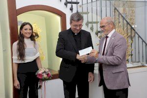 La Basílica recibe los donativos de los “besamanos” falleros destinados a Maides, Villa Teresita y Provida