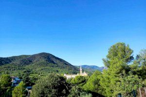 El cel sense núvols protagonitza la jornada del diumenge amb la vista posada en el canvi del temporal