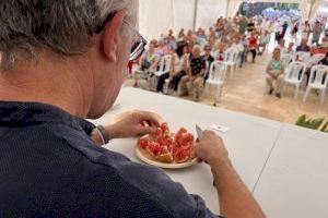 Vicentina Navarro gana el concurso de pelar granada mollar de Elche y el de la más bonita por tercer año consecutivo