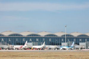 Los aeropuertos de Valencia y Alicante rompen su récord y la Generalitat exige "celeridad" para ampliarlos