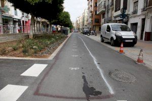 El Ayuntamiento ha denunciado el acto vandálico que ha 'pintado' un carril bici sobre la nueva calle