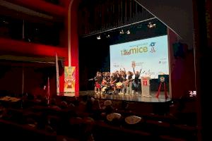 La MICE llena el Teatro Serrano de jóvenes fomentando la educación audiovisual