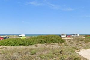 Desalojadas una docena de caravanas del paraje de la Devesa de El Saler por aparcar ilegalmente