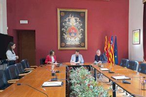 El Ayuntamiento de Elche firma un convenio con la Ruta del Vino de Alicante