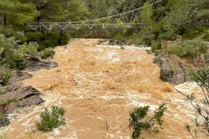 VÍDEO | L'aigua torna a córrer amb força als peus del Penyagolosa: un gran aiguat descarrega a l'interior de Castelló