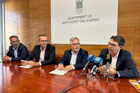 La Unión de Comparsas y Aguas de Alicante firman un acuerdo pionero para impulsar el 50 aniversario de los Moros y Cristianos de San Vicente