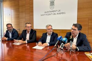 La Unión de Comparsas y Aguas de Alicante firman un acuerdo pionero para impulsar el 50 aniversario de los Moros y Cristianos de San Vicente